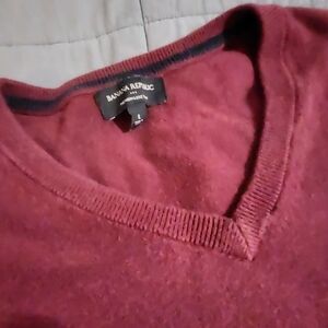 MENS Banana Republic Men's Deep Red V-Neck Sweater (L)